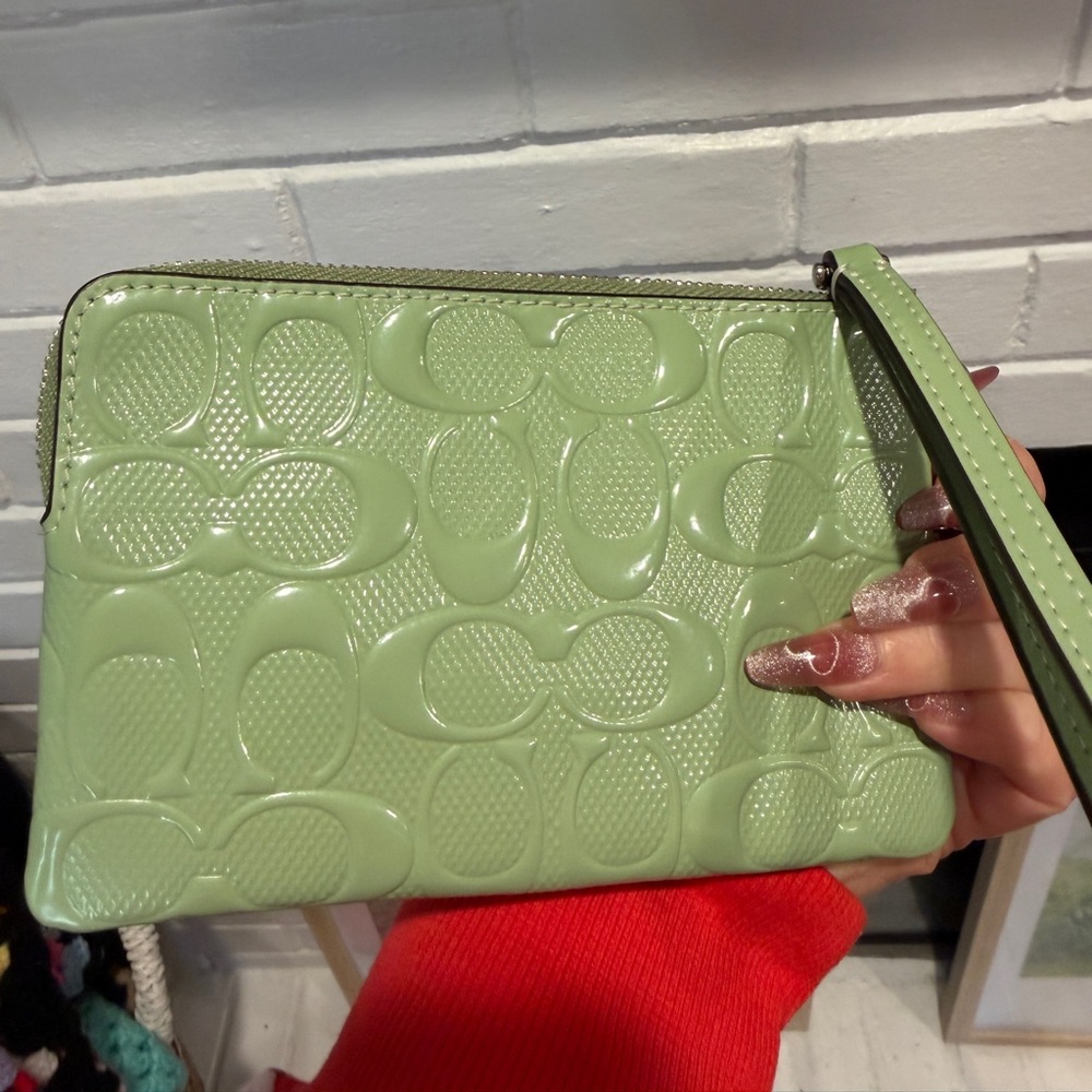 New! Coach! - Picture 5 of 17
